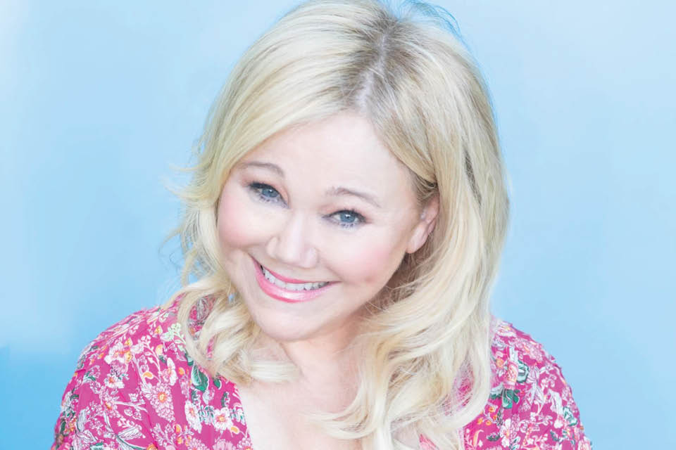 HRSC_79735_ENT_Anthem_CarolineRhea_IM_960 x 640_ Web