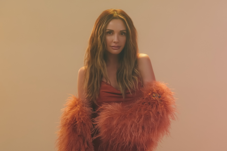 HRSC_85629_ENT Anthem Carly Pearson_IM_960 x 640