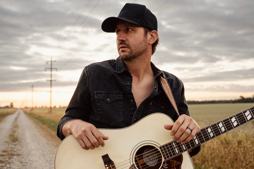 HRSC_86529_ENT Anthem Drew Baldridge_IM_960 x 640