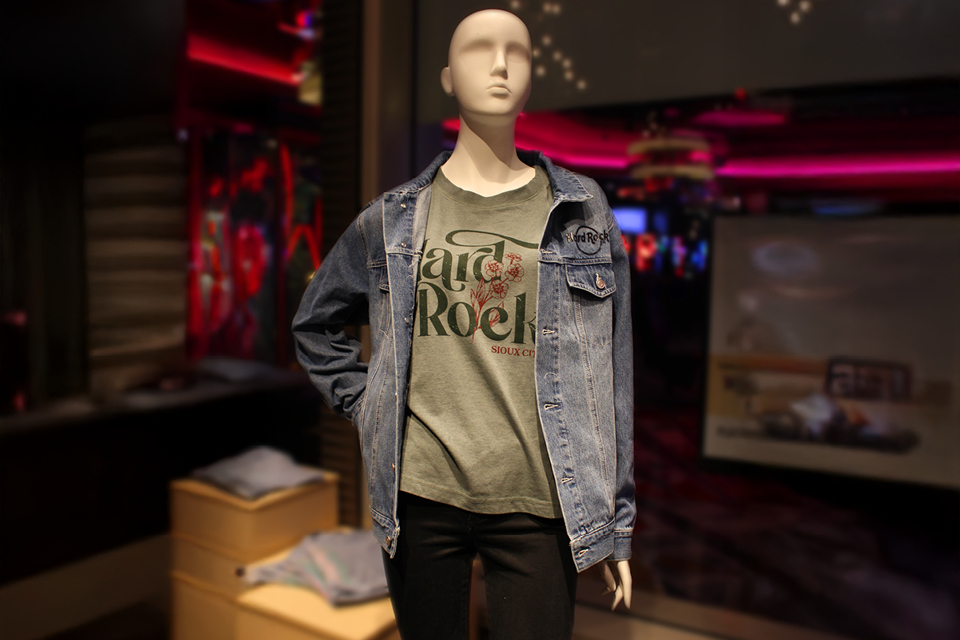 HRSC_88425_RS_ClothingImages_Resized_IM_960 x 6403