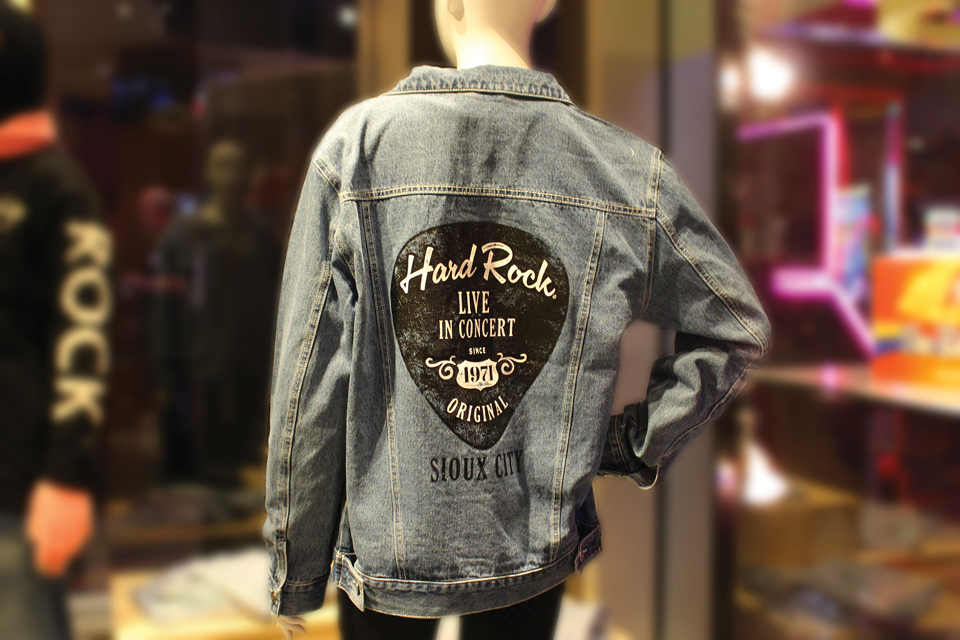 HRSC_88425_RS_ClothingImages_Resized_IM_960 x 6404