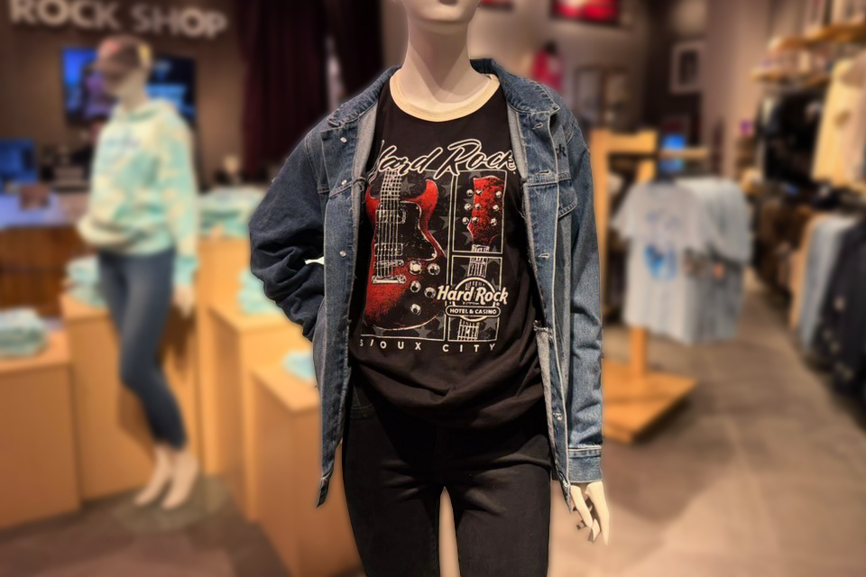 HRSC_88425_RS_ClothingImages_Resized_IM_960 x 6406